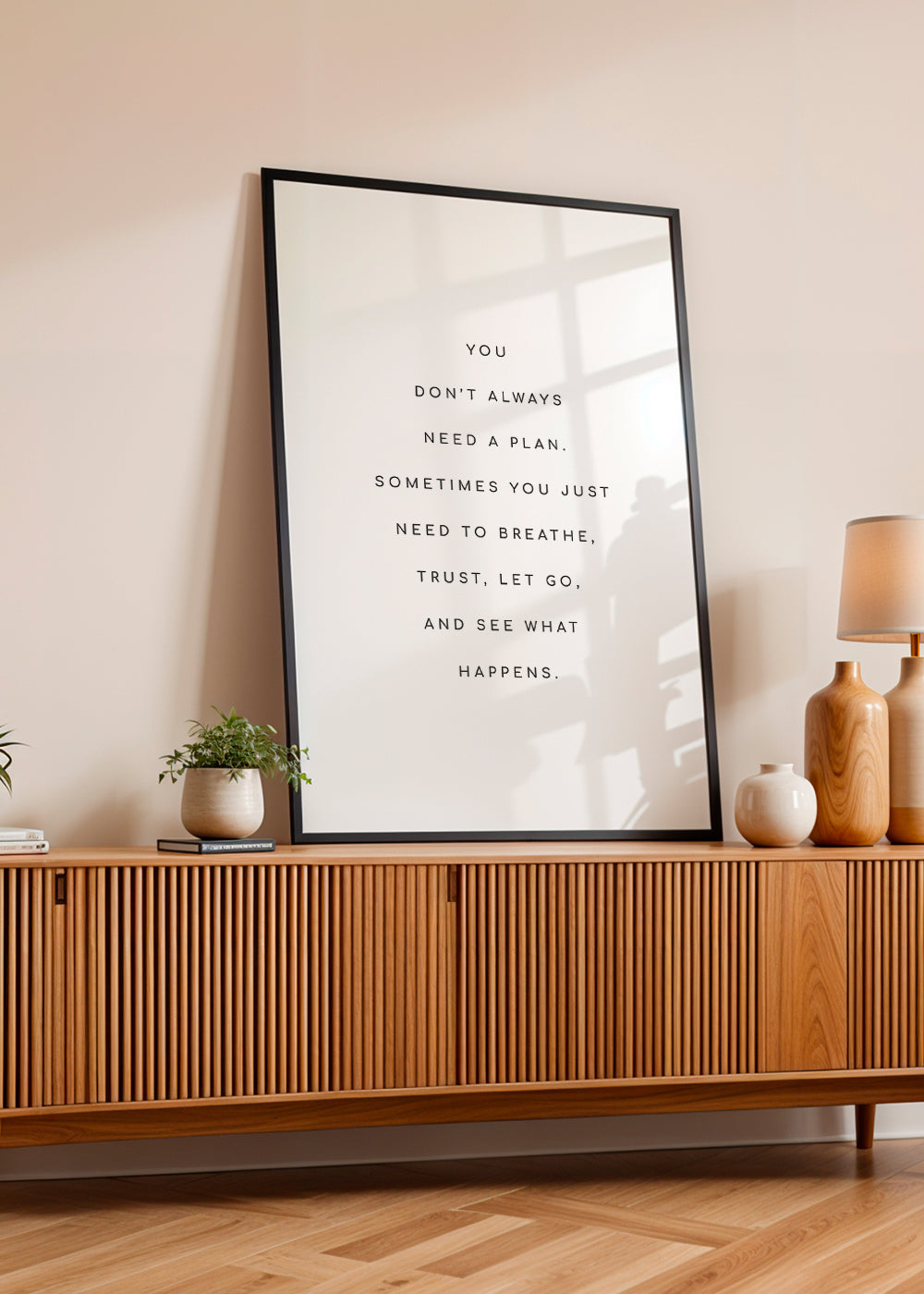 Minimalistický obraz s typografickým citátem