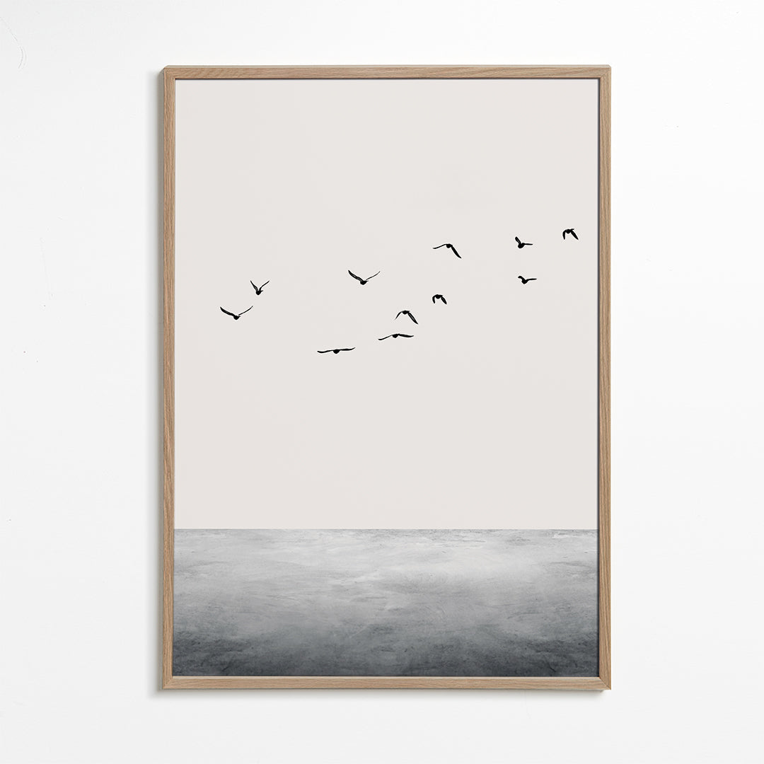 Minimalistický tisk ptáků v letu nad klidným obzorem