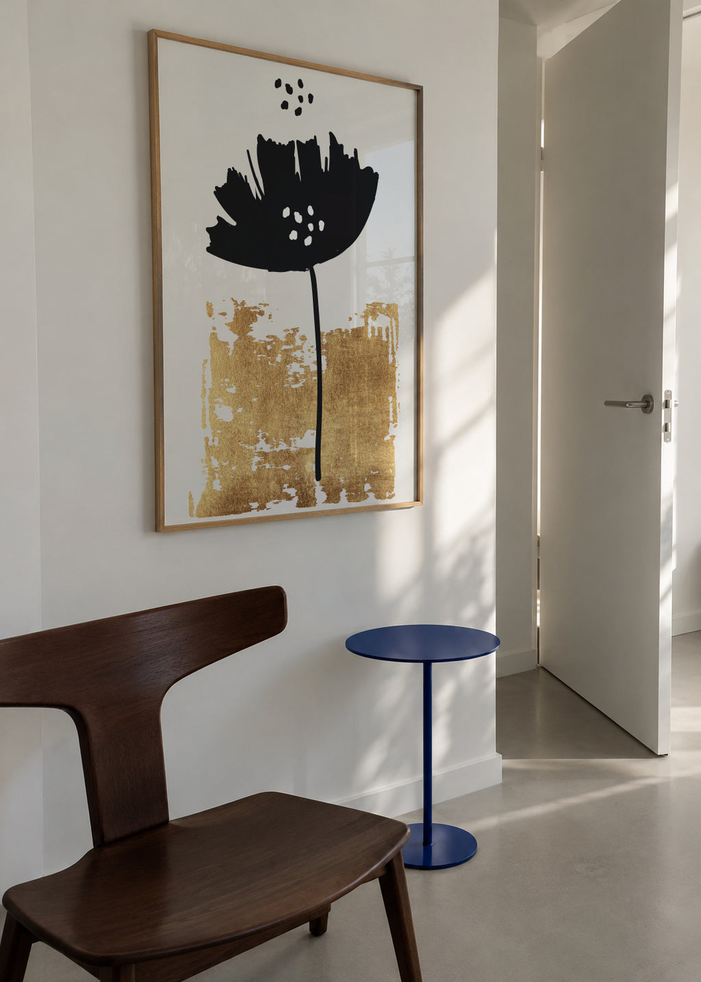 Black Poppy - Framed poster in an interior