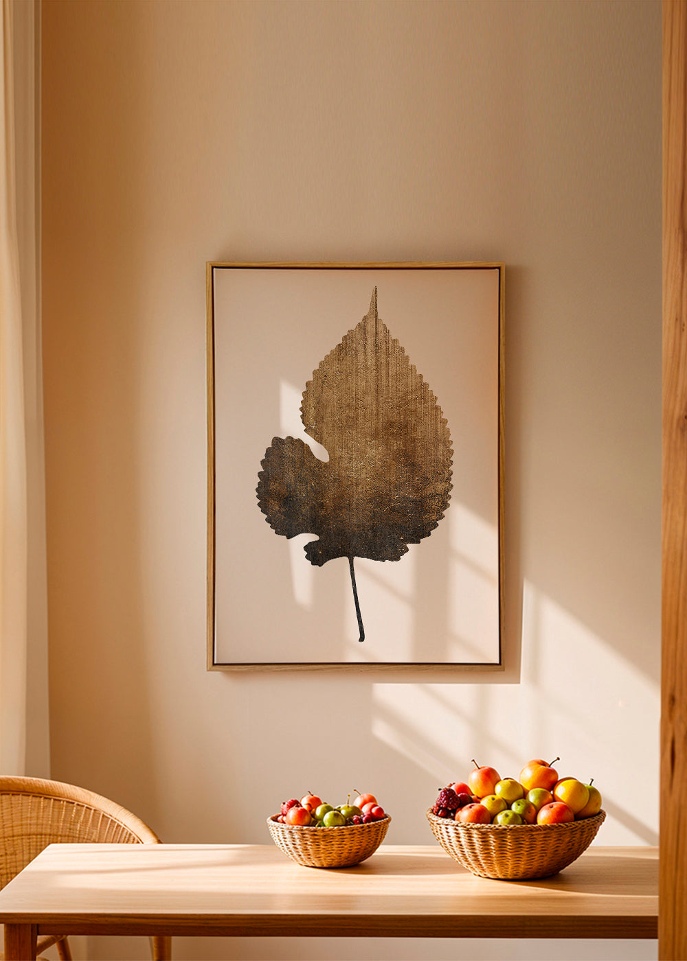 Botanický tisk se zlatým texturovaným listem