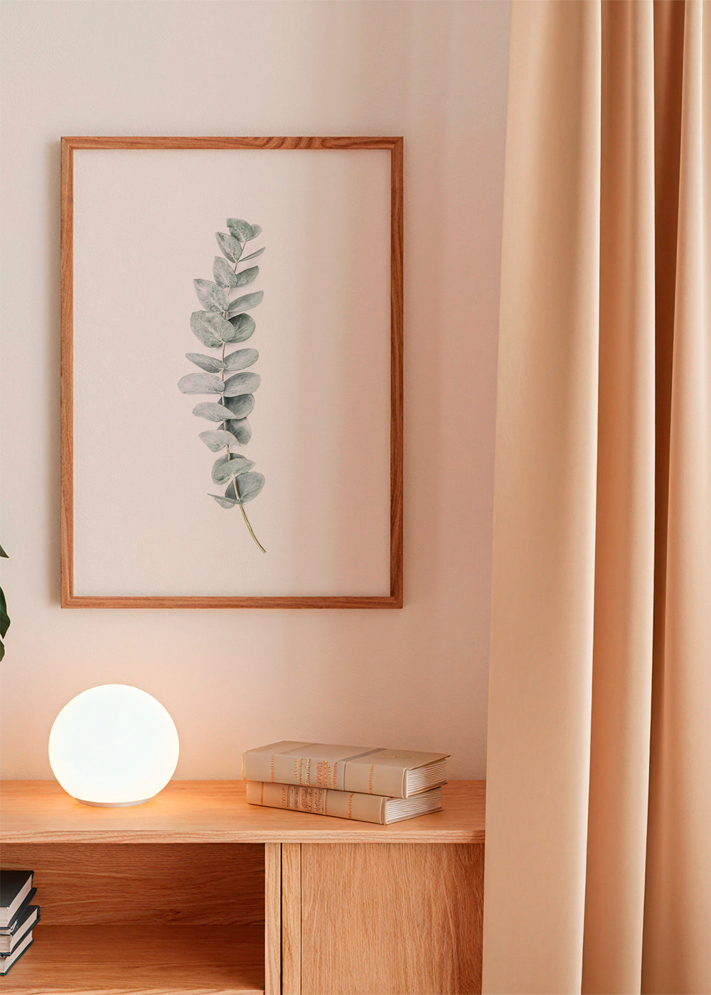 Botanický plakát: minimalistická větvička eukalyptu