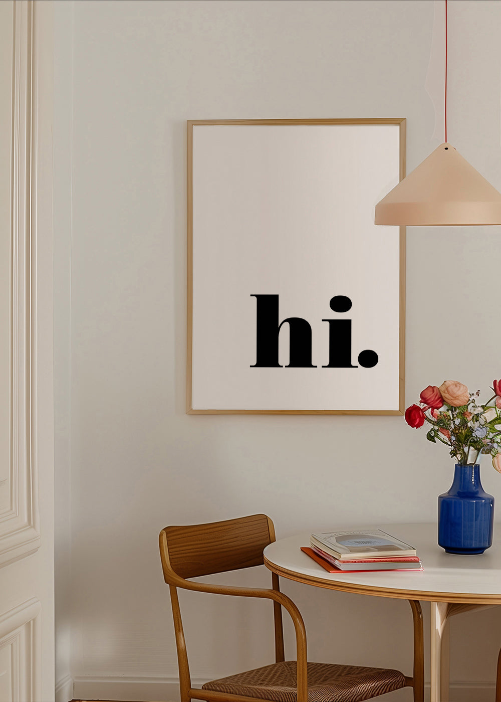 Minimalistický motiv s 'hi.' v dolním rohu