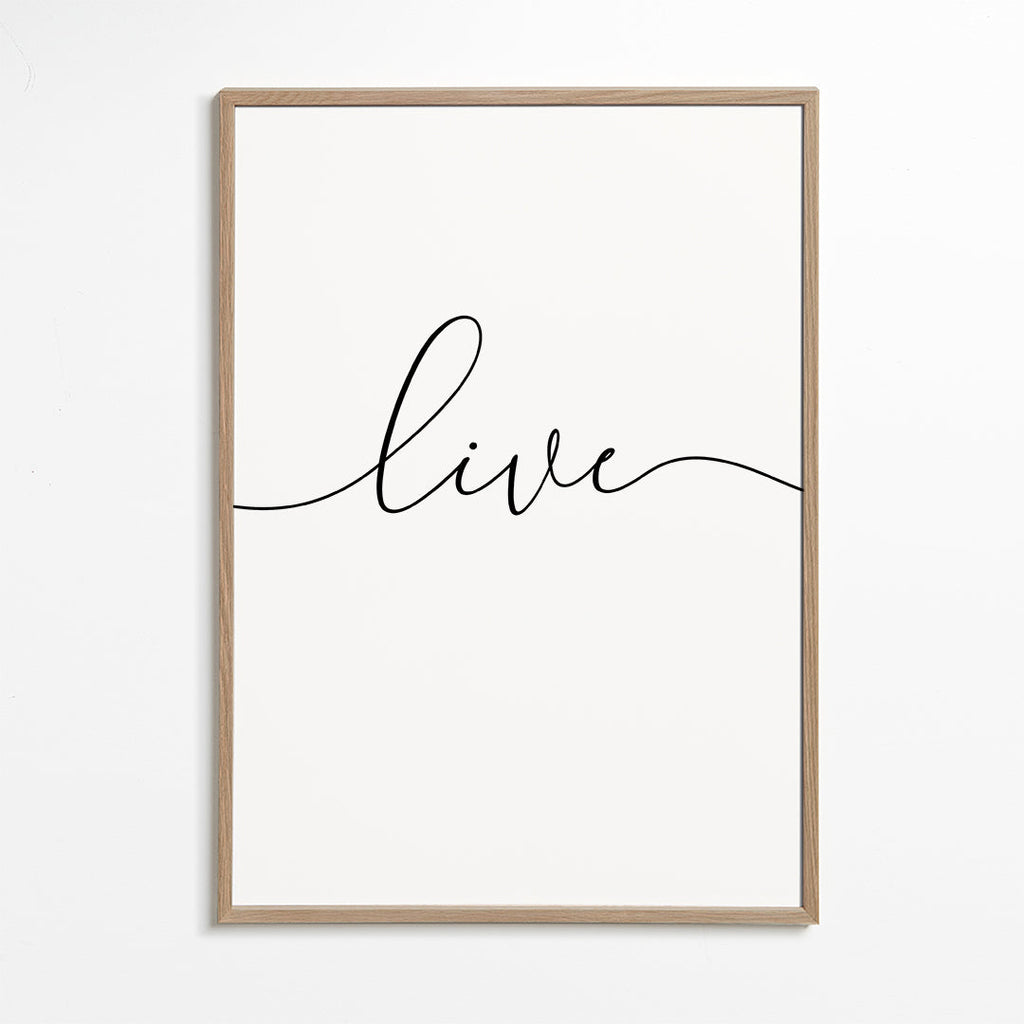 Minimalistický plakát s nápisem 'Live'