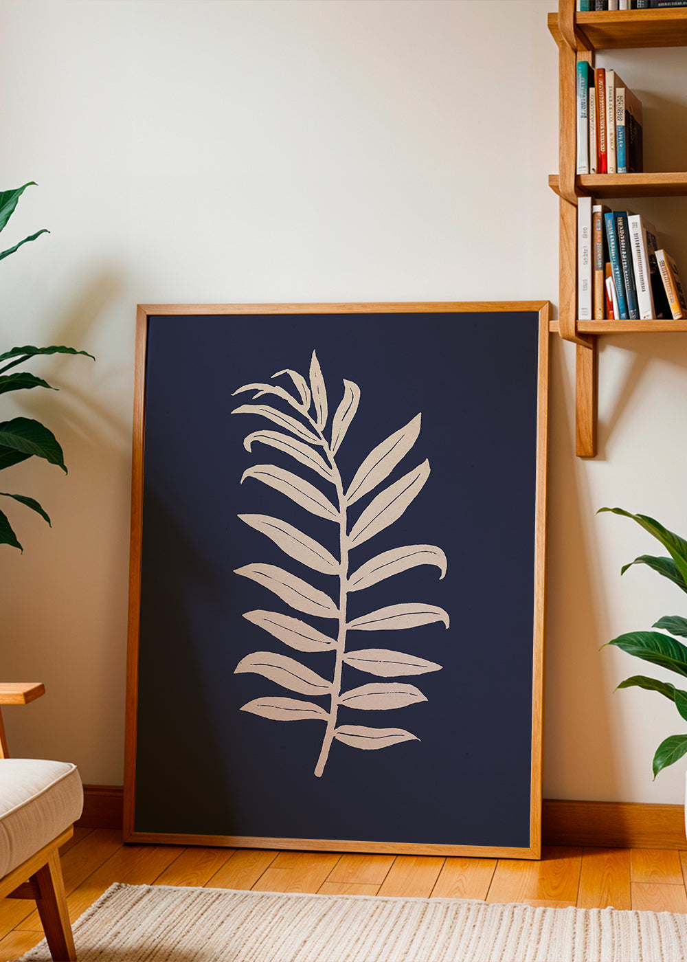Botanický plakát: list palmy na tmavě modrém pozadí