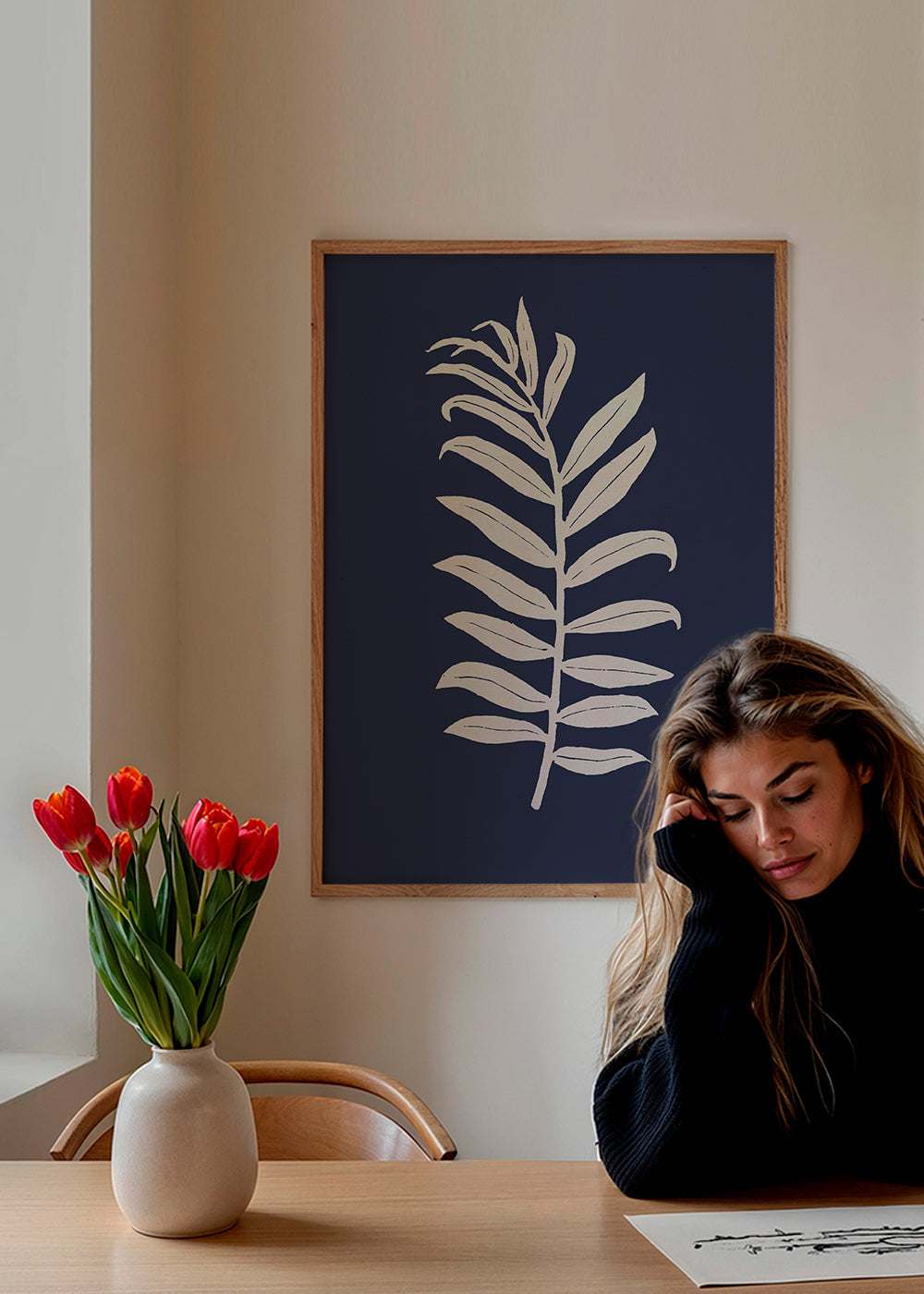 Botanický plakát: list palmy na tmavě modrém pozadí