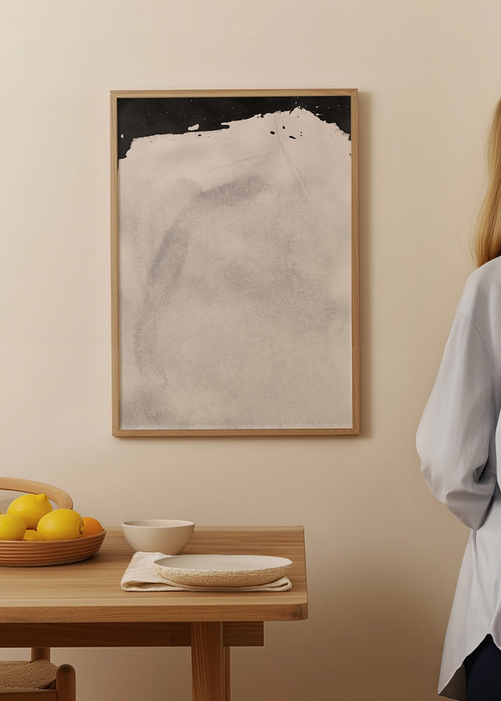 Černobílá práce s minimalistickou akvarelovou texturou