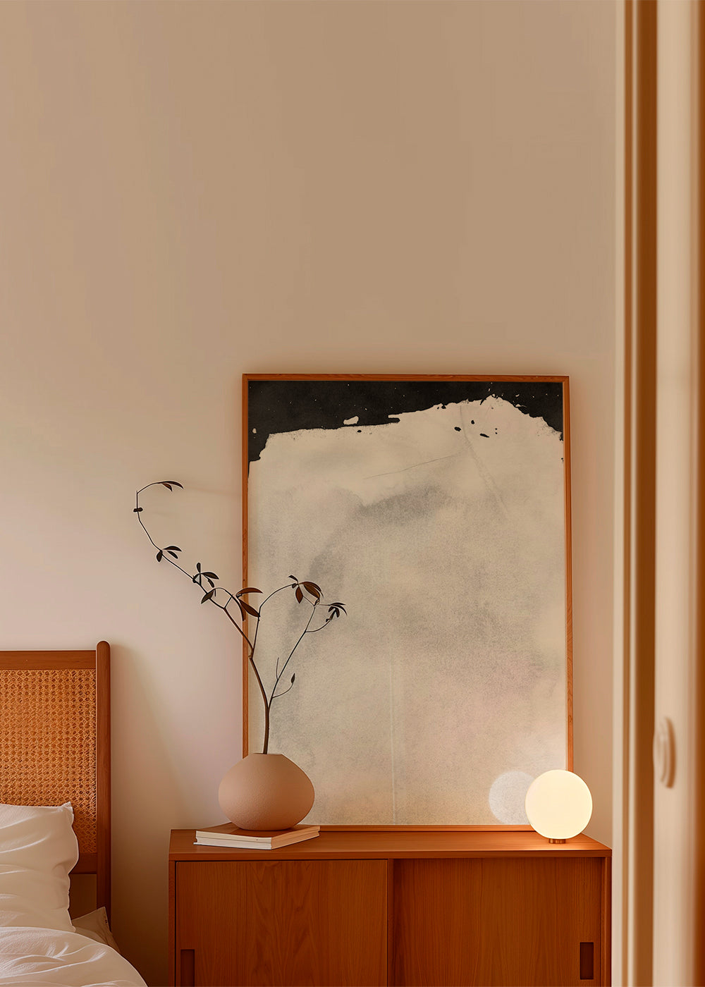 Černobílá práce s minimalistickou akvarelovou texturou