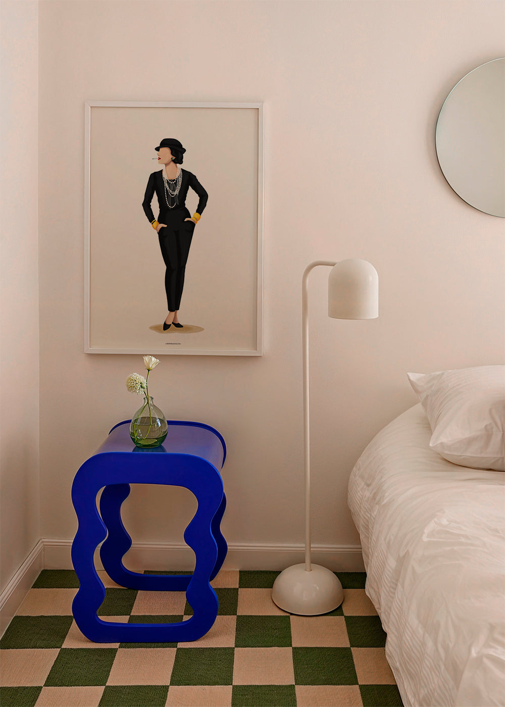 Ilustrace Coco Chanel s perlami