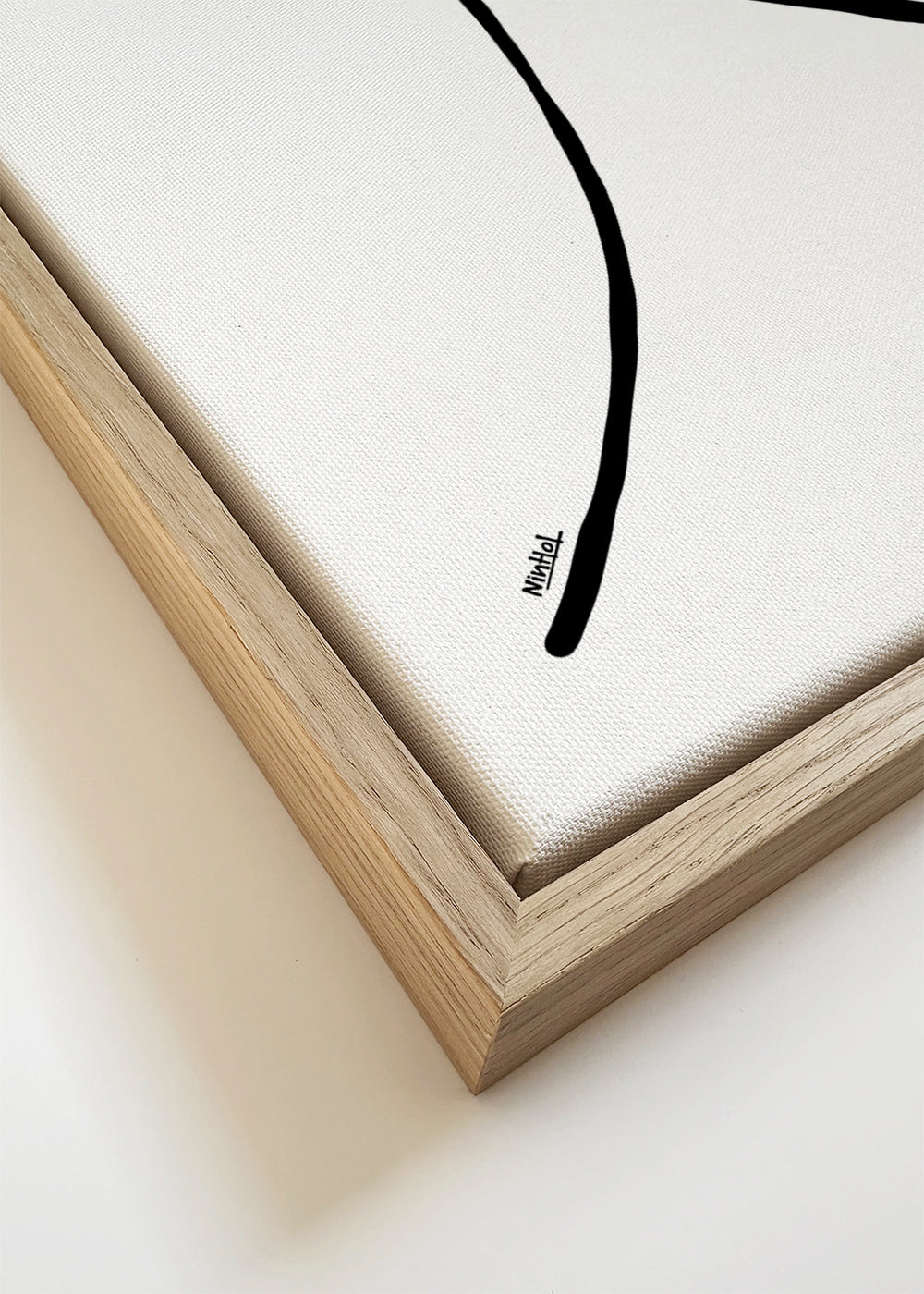 Minimalistická ilustrace tváře s květinovým řasou