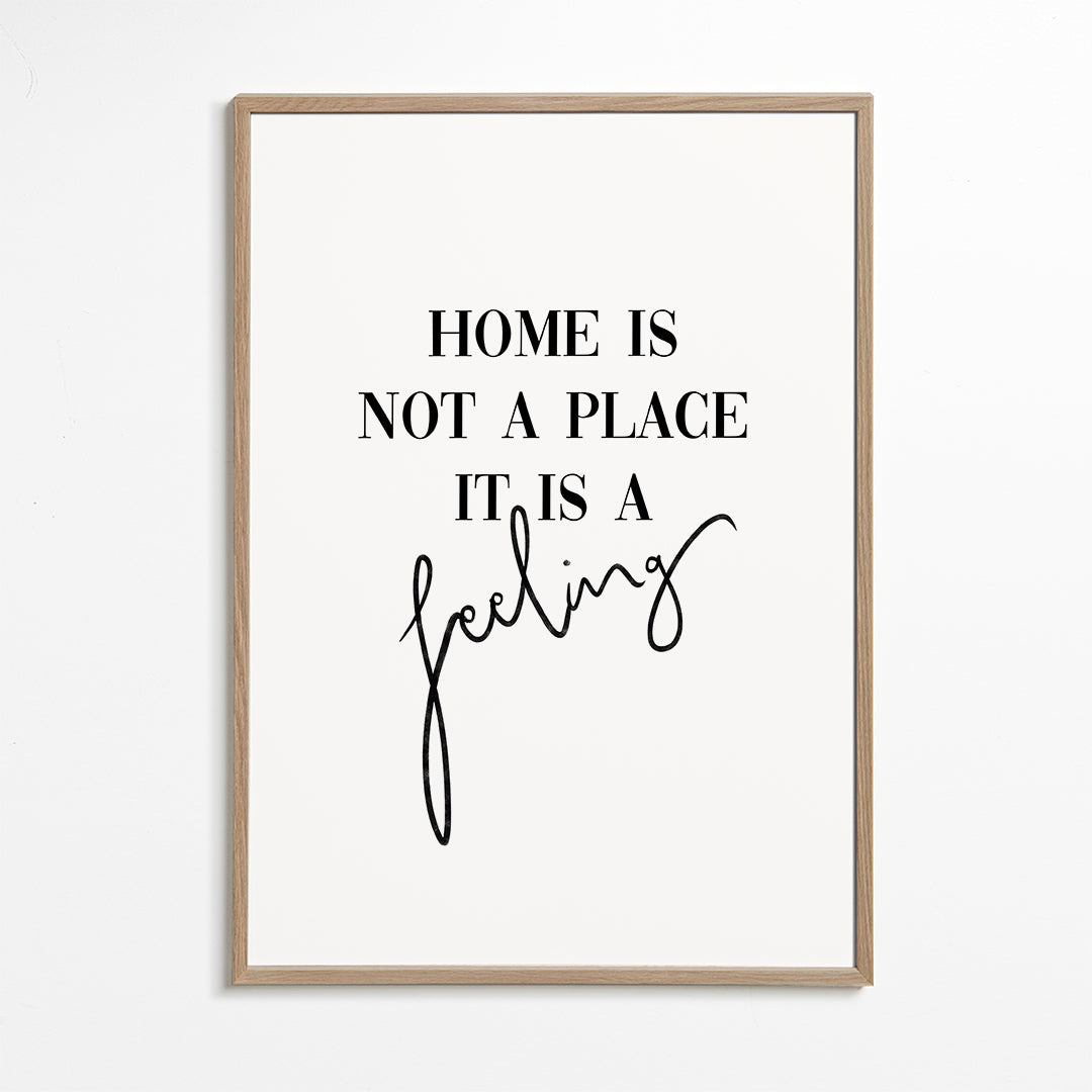 Černobílá typografická grafika "Home is a feeling"