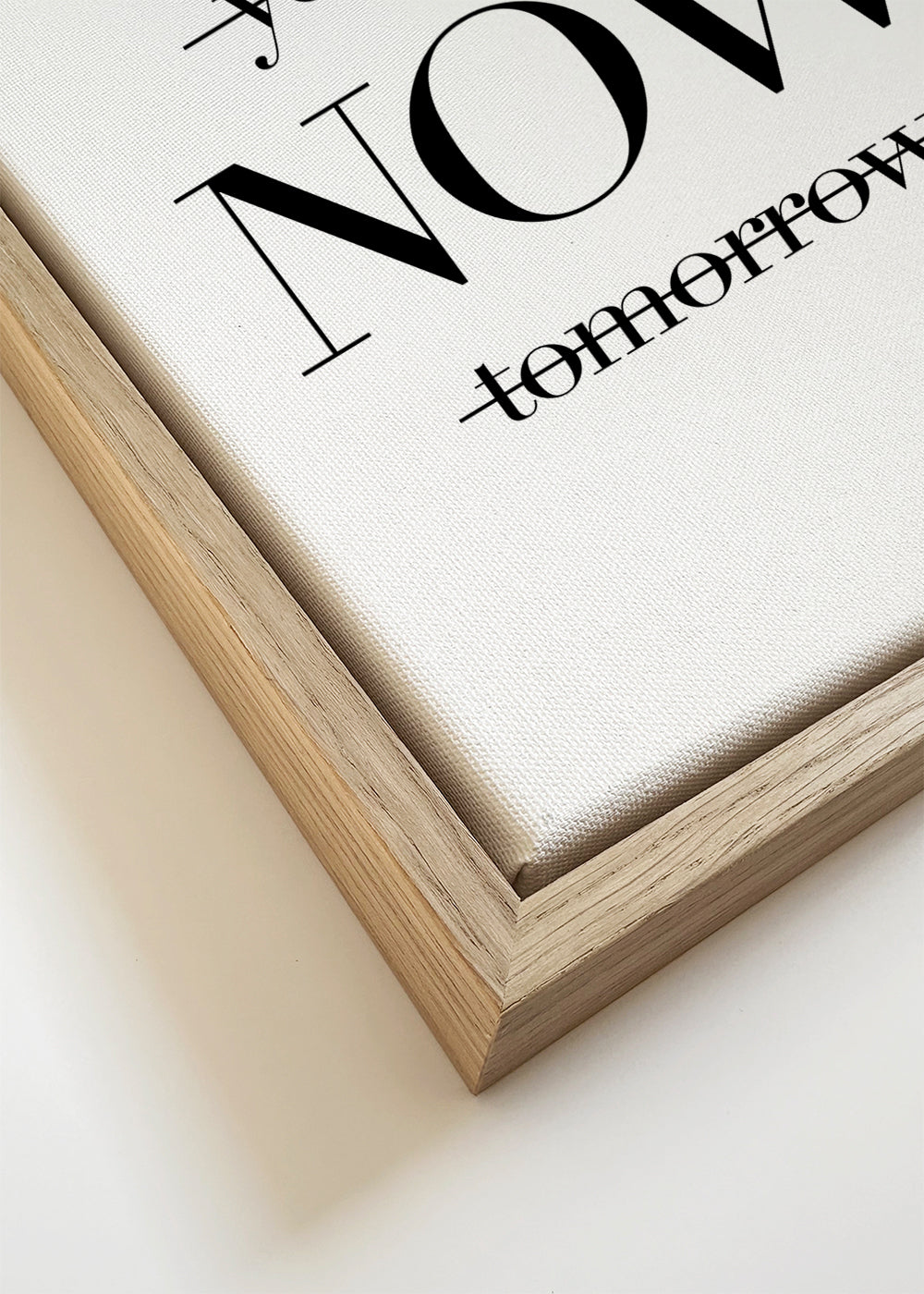 Minimalistický plakát NOW typografie