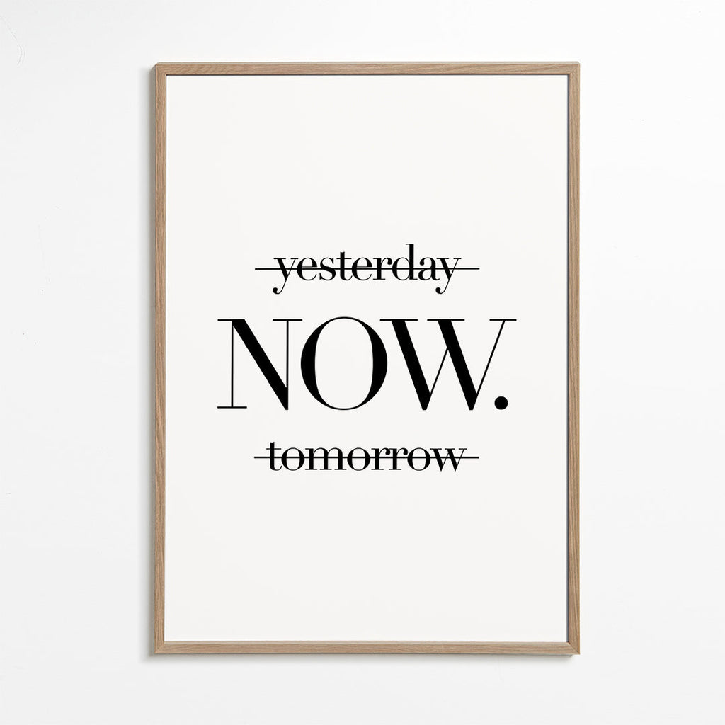 Minimalistický plakát NOW typografie