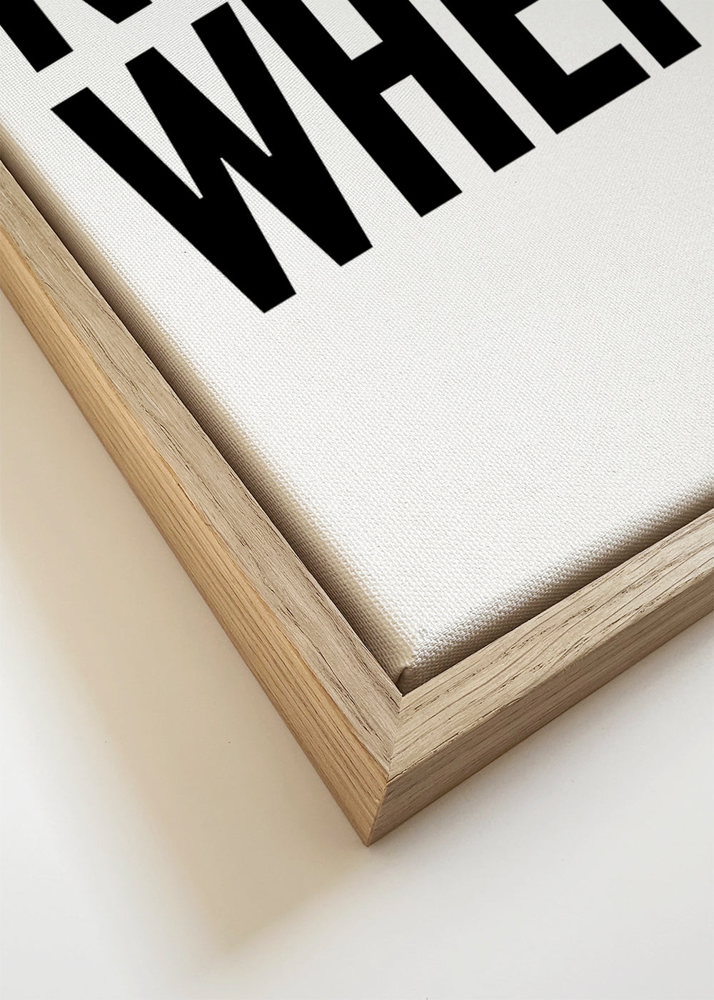 Minimalistický typografický plakát s výrazným sloganem