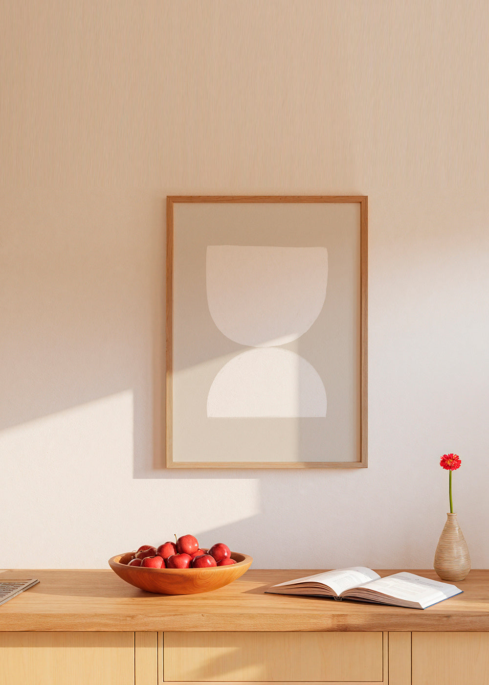 Minimalistický obraz dvě bílé tvary na béžovém pozadí