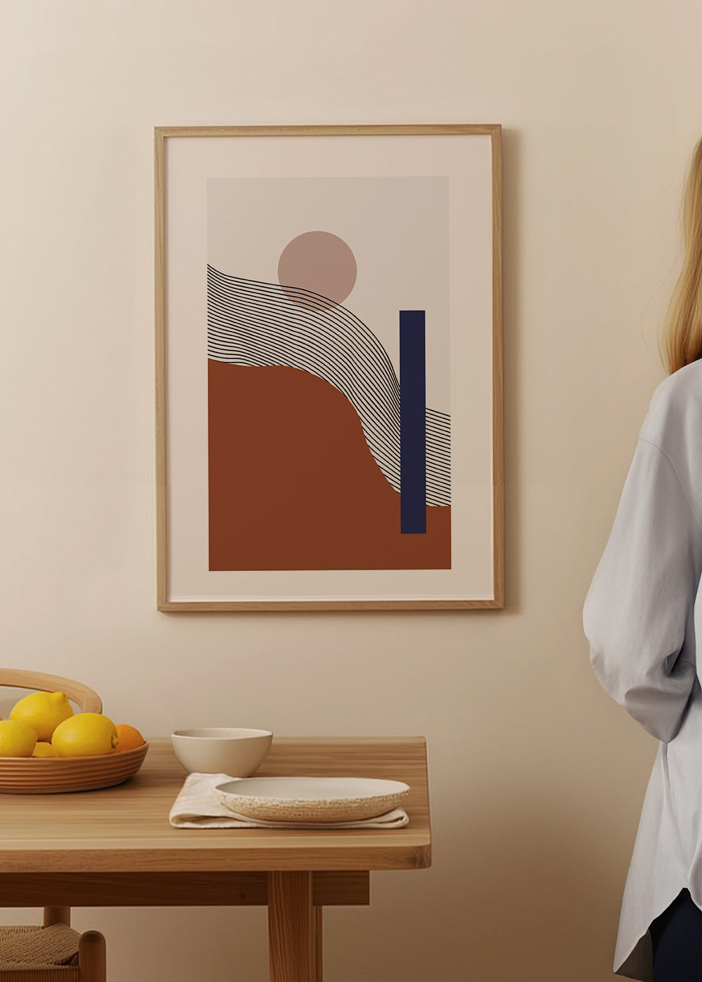 Geometrický plakát s vlnitými liniemi a modrým blokem