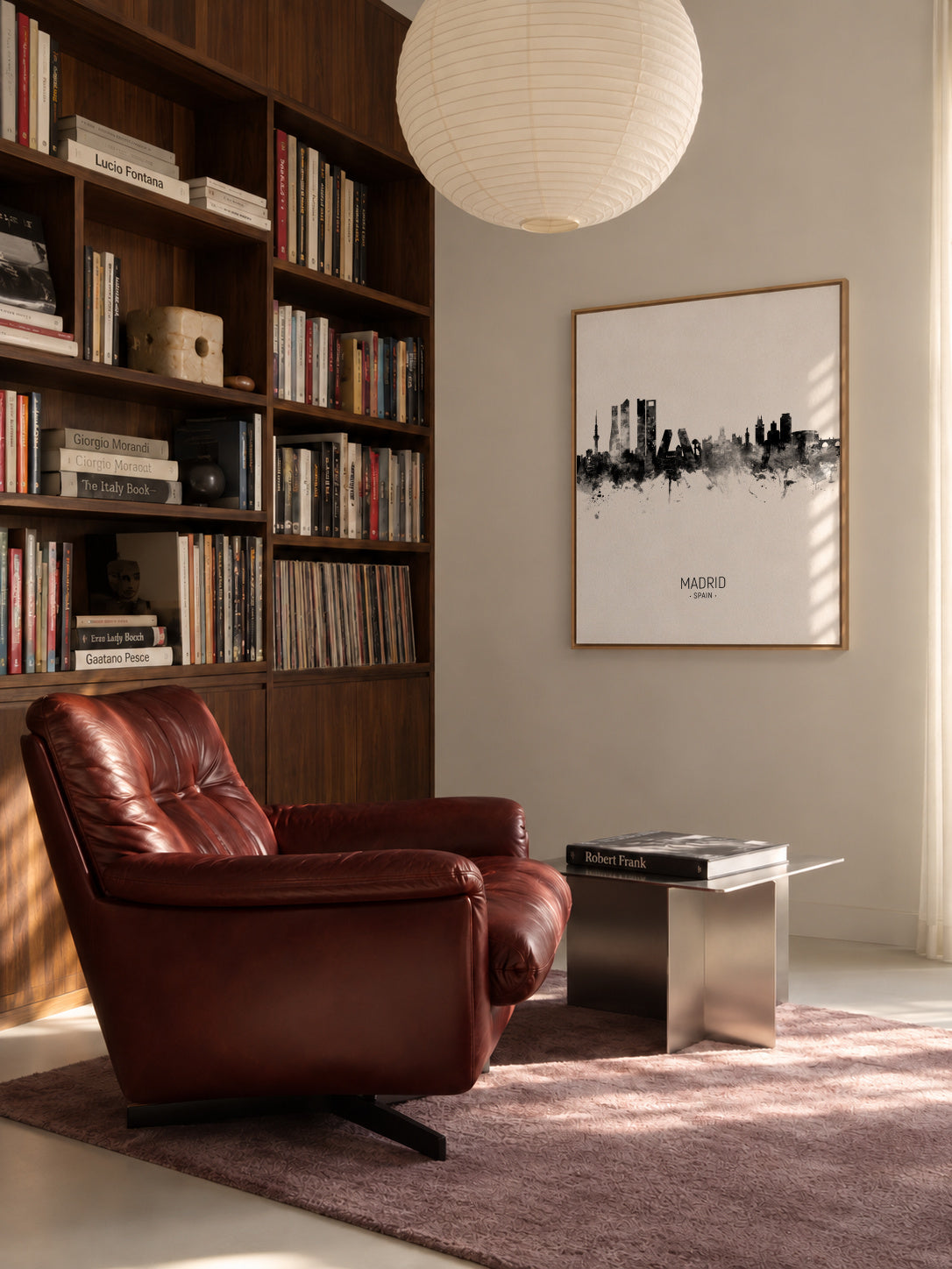 Madrid Skyline en blanco y negro - Framed canvas in an interior