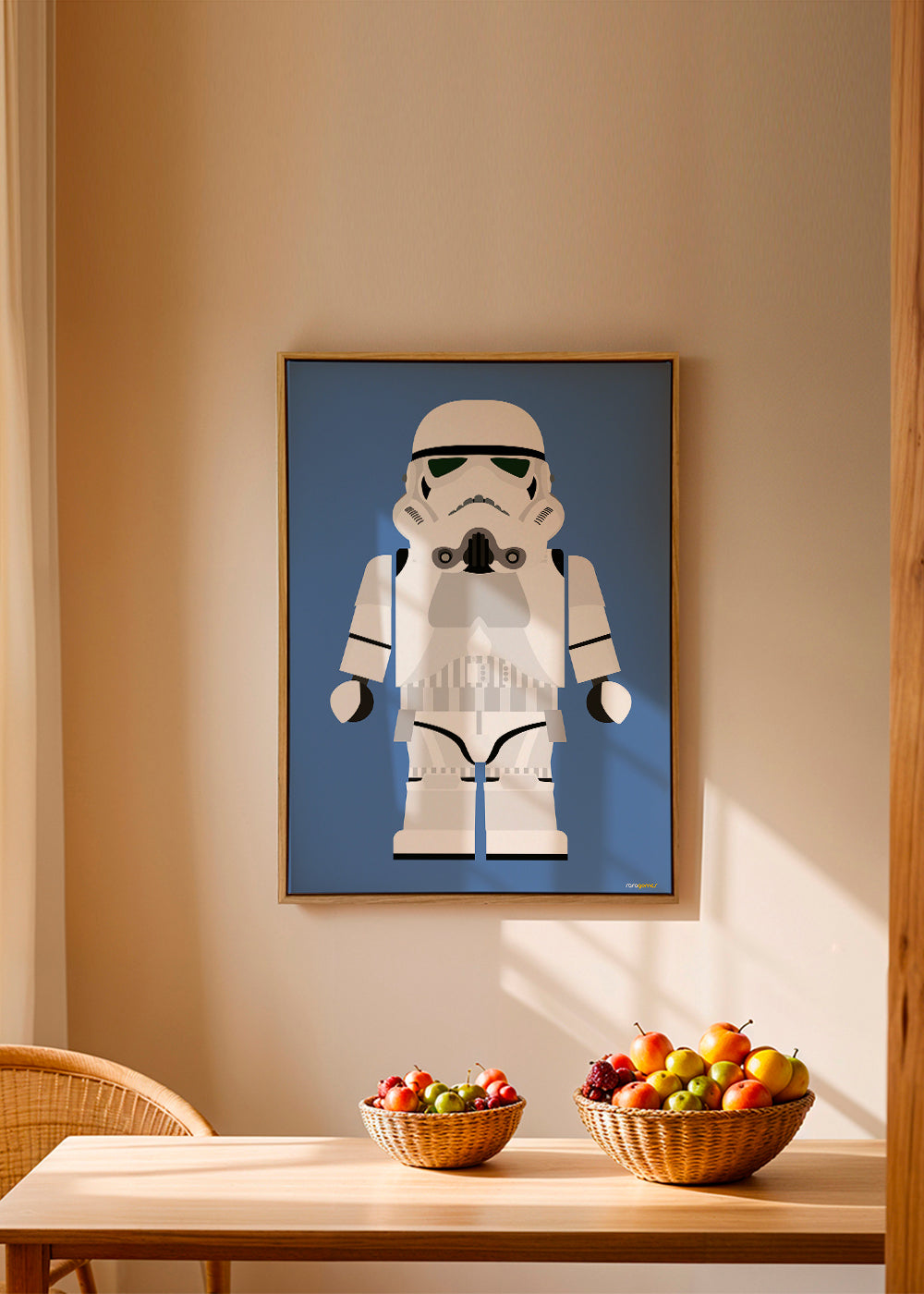 Dětský plakát Stormtrooper hračka na modrém pozadí