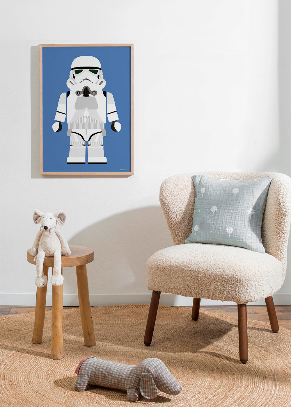 Dětský plakát Stormtrooper hračka na modrém pozadí