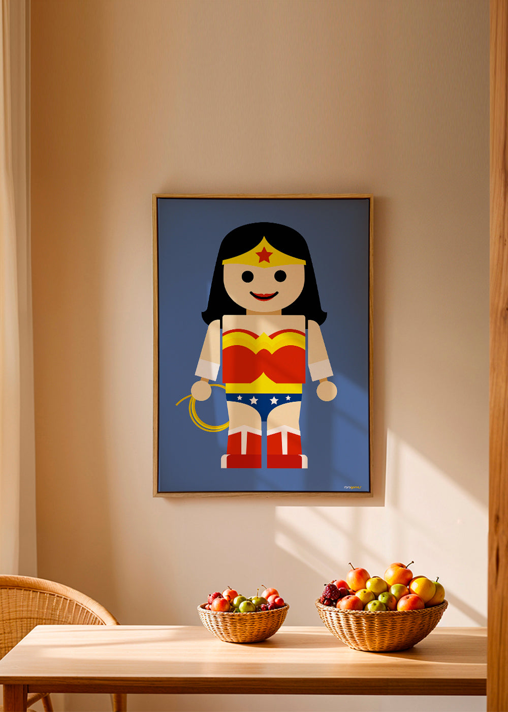 Ilustrace hračka Wonder Woman na modrém pozadí