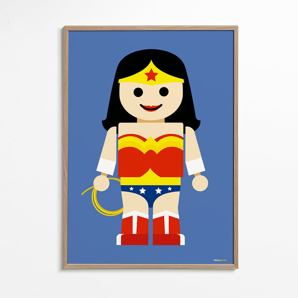 Ilustrace hračka Wonder Woman na modrém pozadí