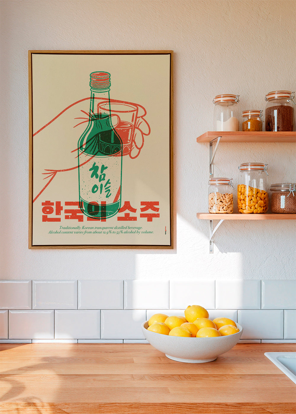 Obraz do kuchyně s ilustrovanou lahví soju
