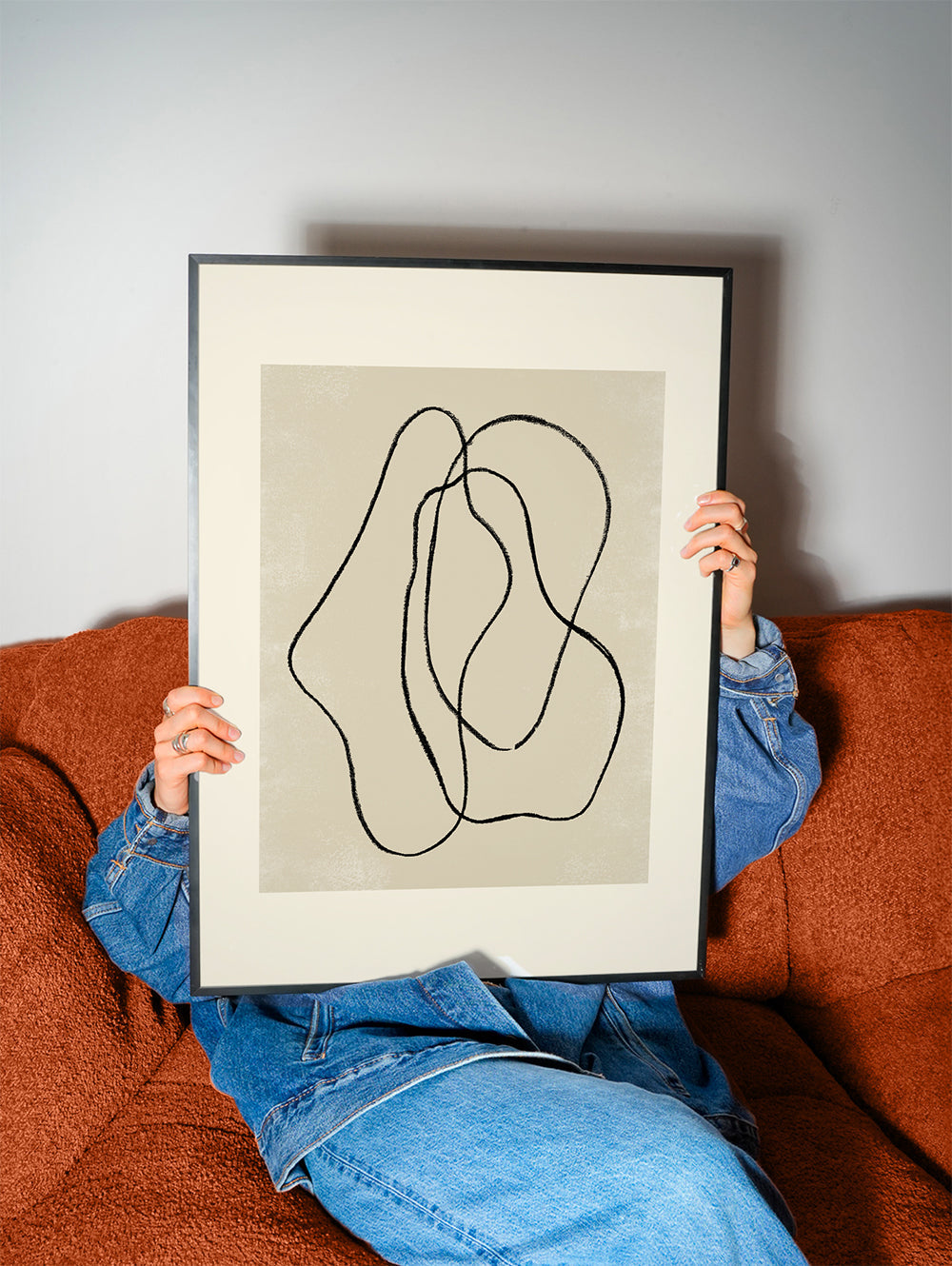 Minimalistický obraz s organickými liniemi