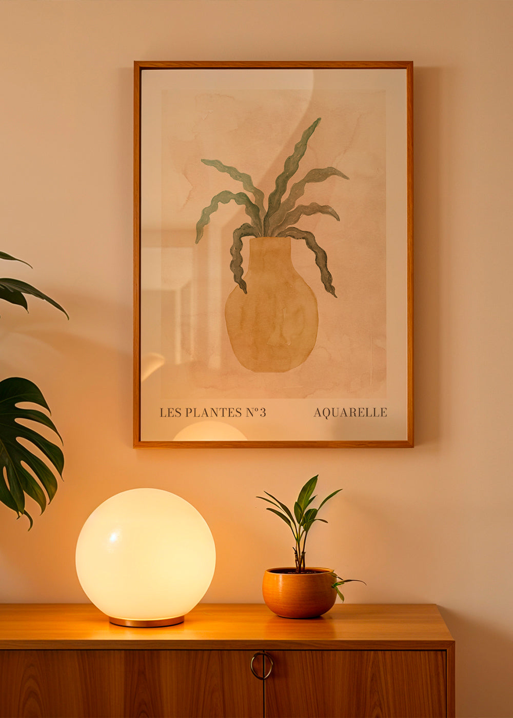 Botanický plakát: žlutá váza s vlnitými listy