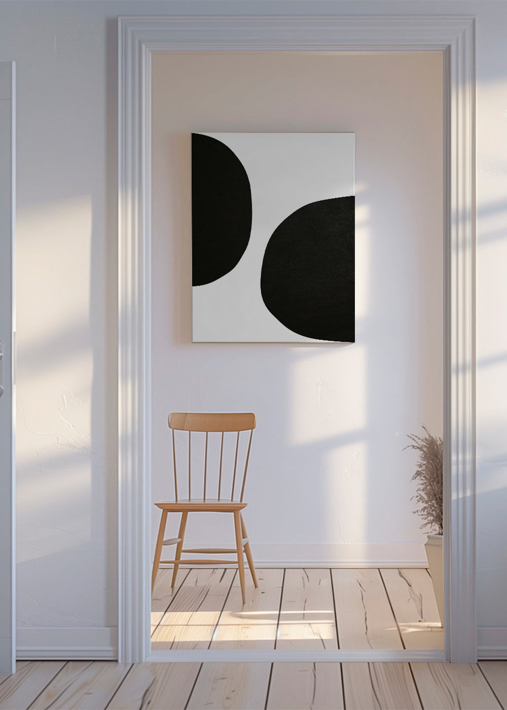 Minimalistický design s organickými černými tvary