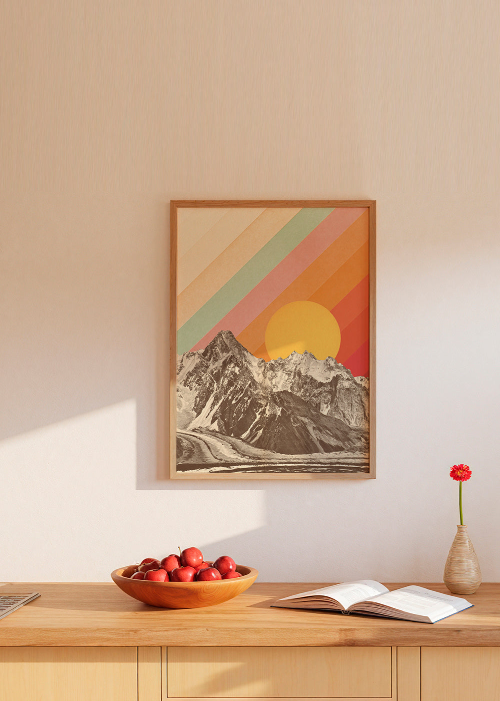 Vintage krajina s geometrickým sluncem