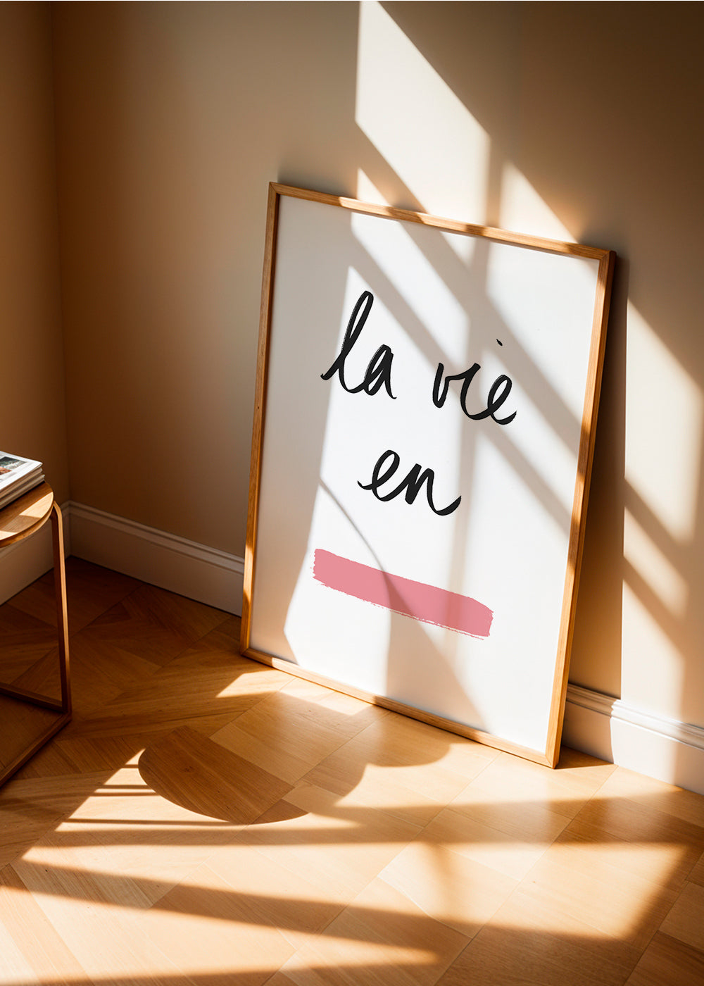 Ilustrace La vie en s růžovým tahem