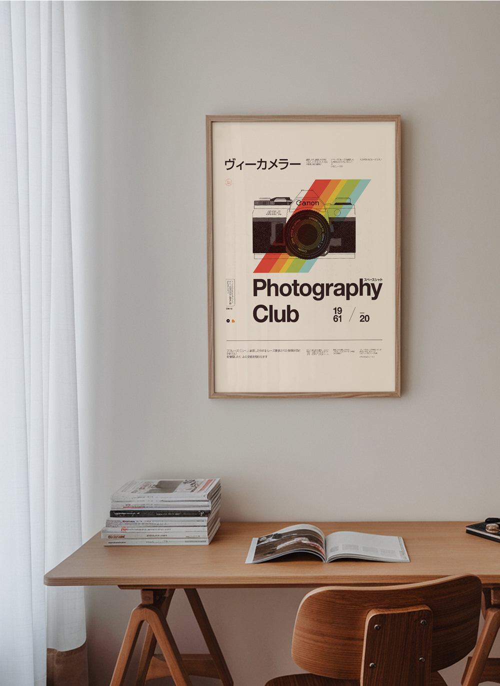 Vintage tisk Retro fotoaparát s barevnými pruhy