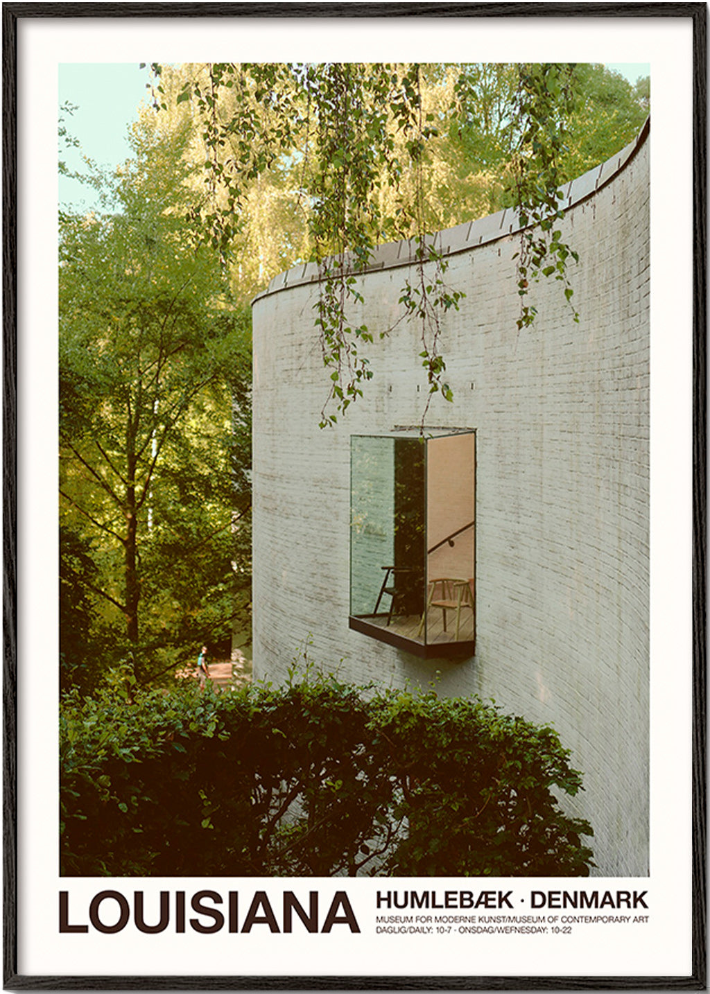 Fotografie zakřivené architektury s vyklenutým oknem