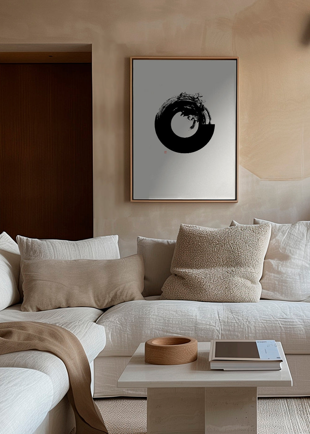 Černobílá tvorba s minimalistickým enso kruhem