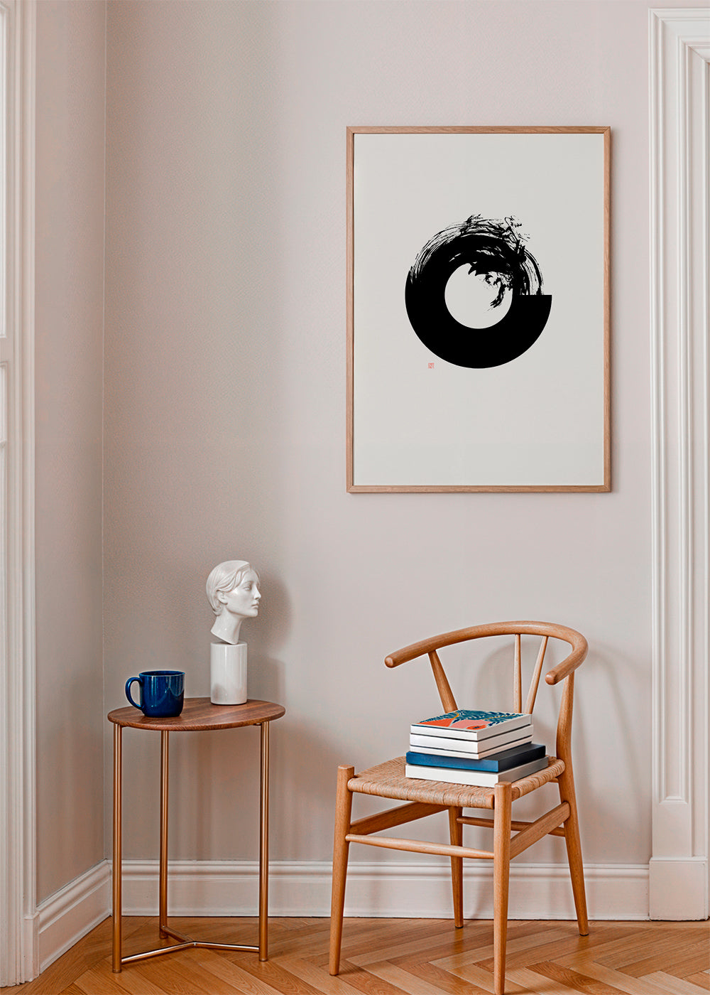 Černobílá tvorba s minimalistickým enso kruhem