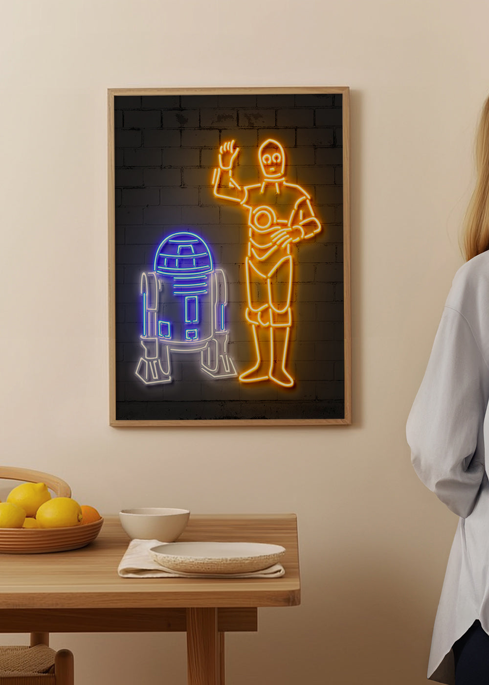 Neonová ilustrace robotů na zeď