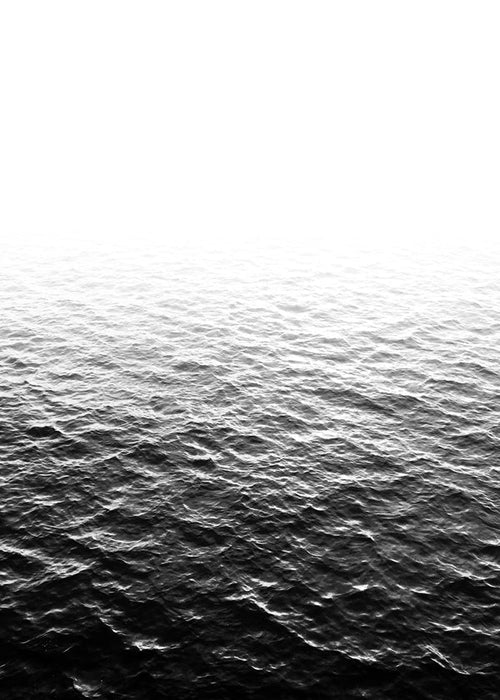 Černobílá fotografie oceánu