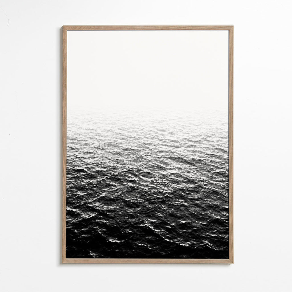 Černobílá fotografie oceánu