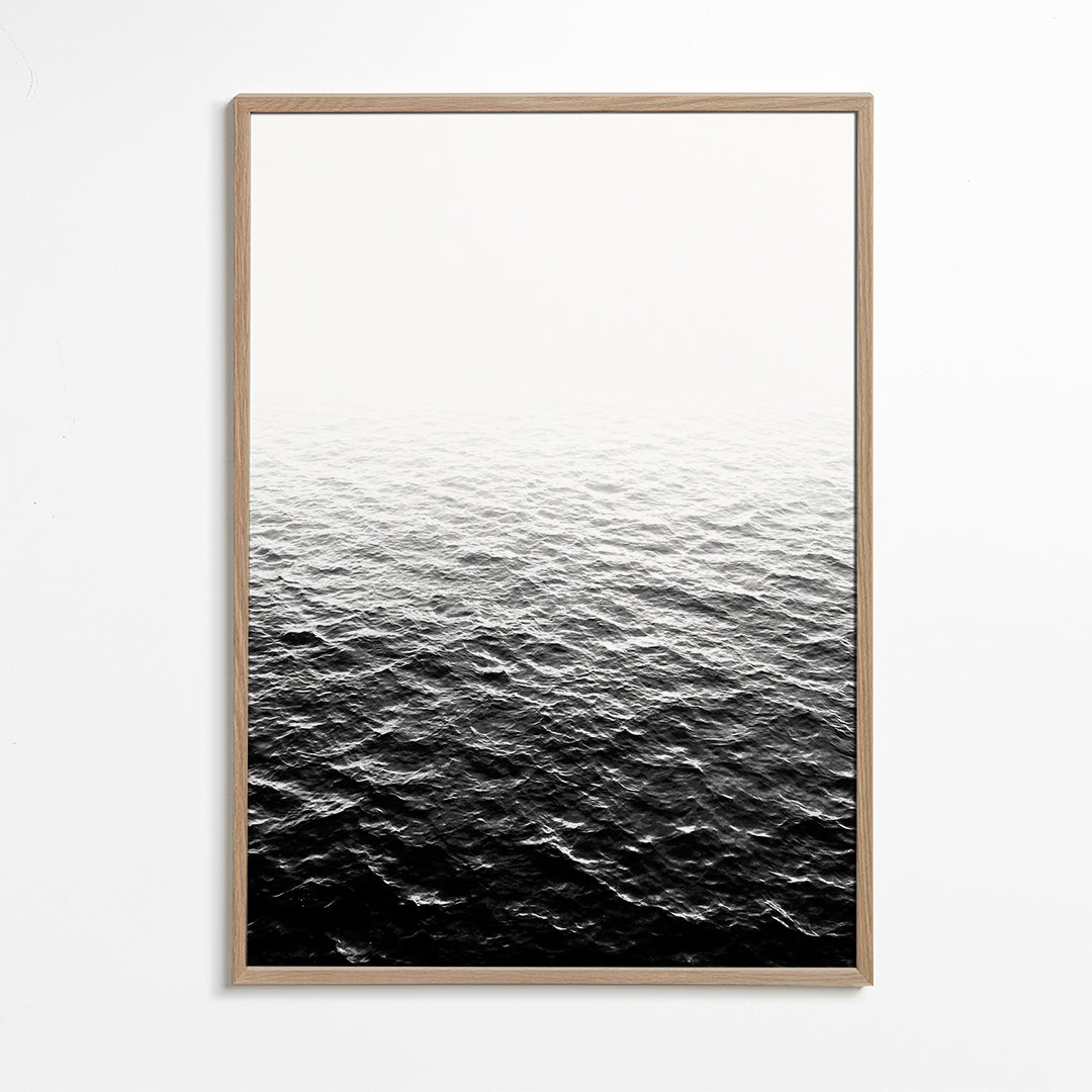 Černobílá fotografie oceánu