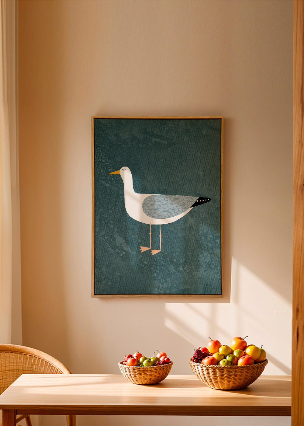 Ilustrace racek na modrém pozadí