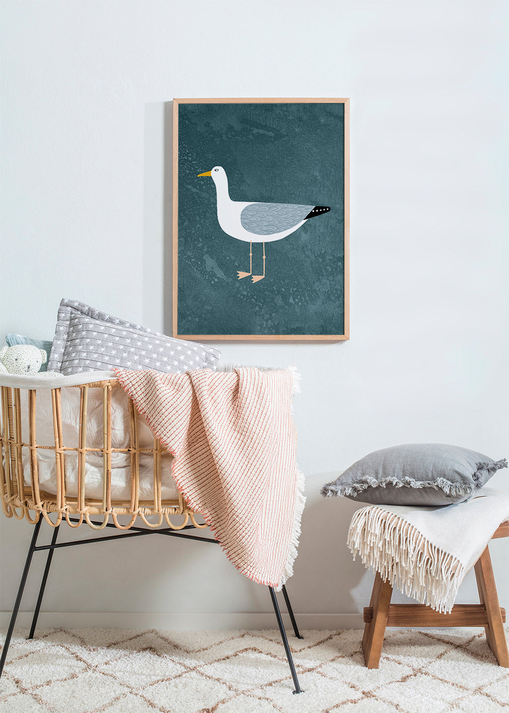 Ilustrace racek na modrém pozadí