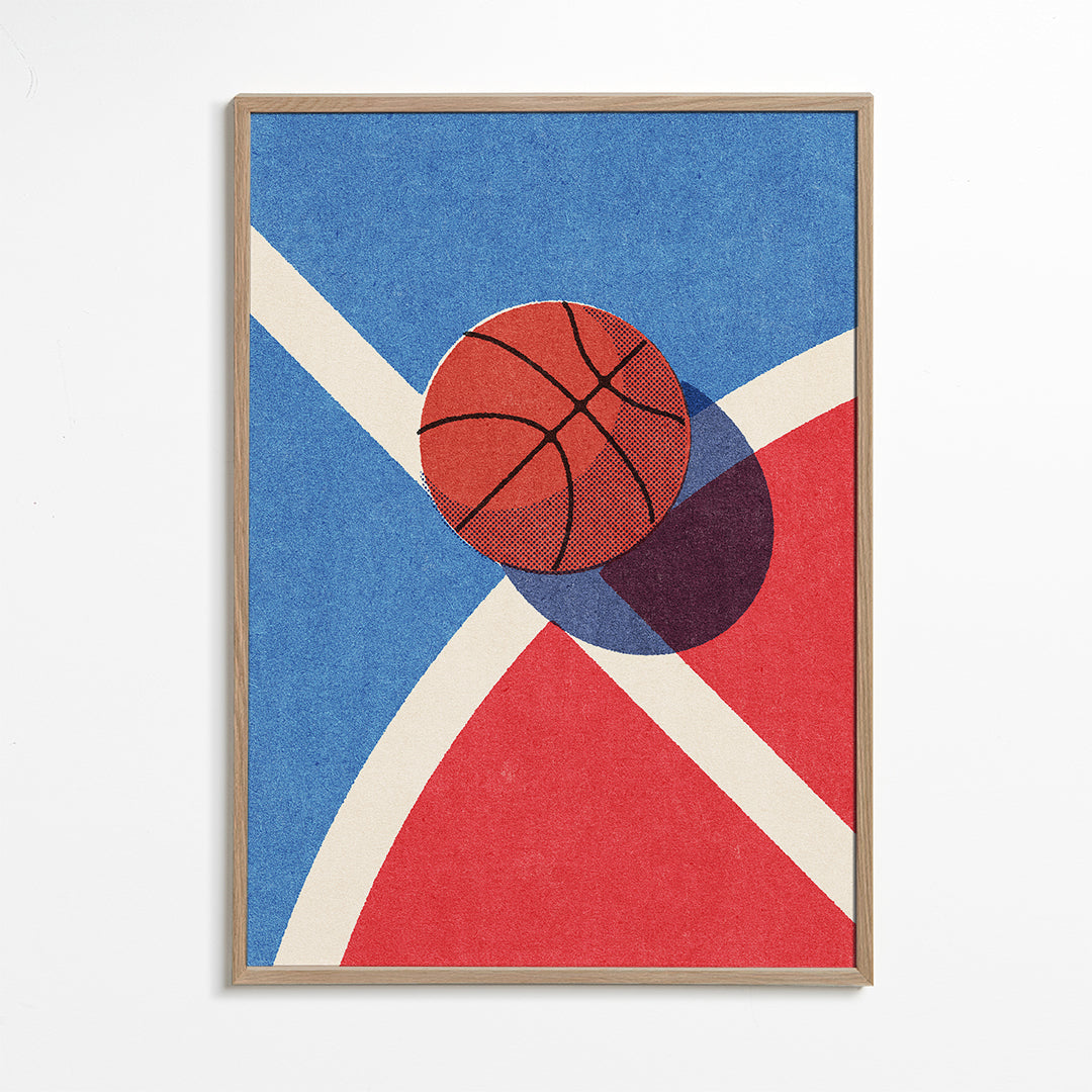 Sportovní umění: basketbalový míč na geometrickém hřišti