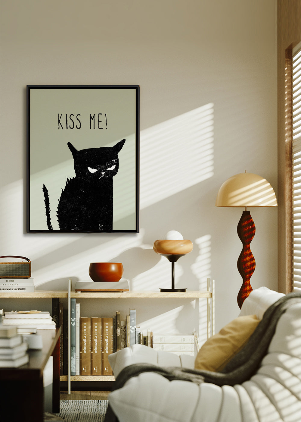 Ilustrace kočky s nápisem 'Kiss Me'