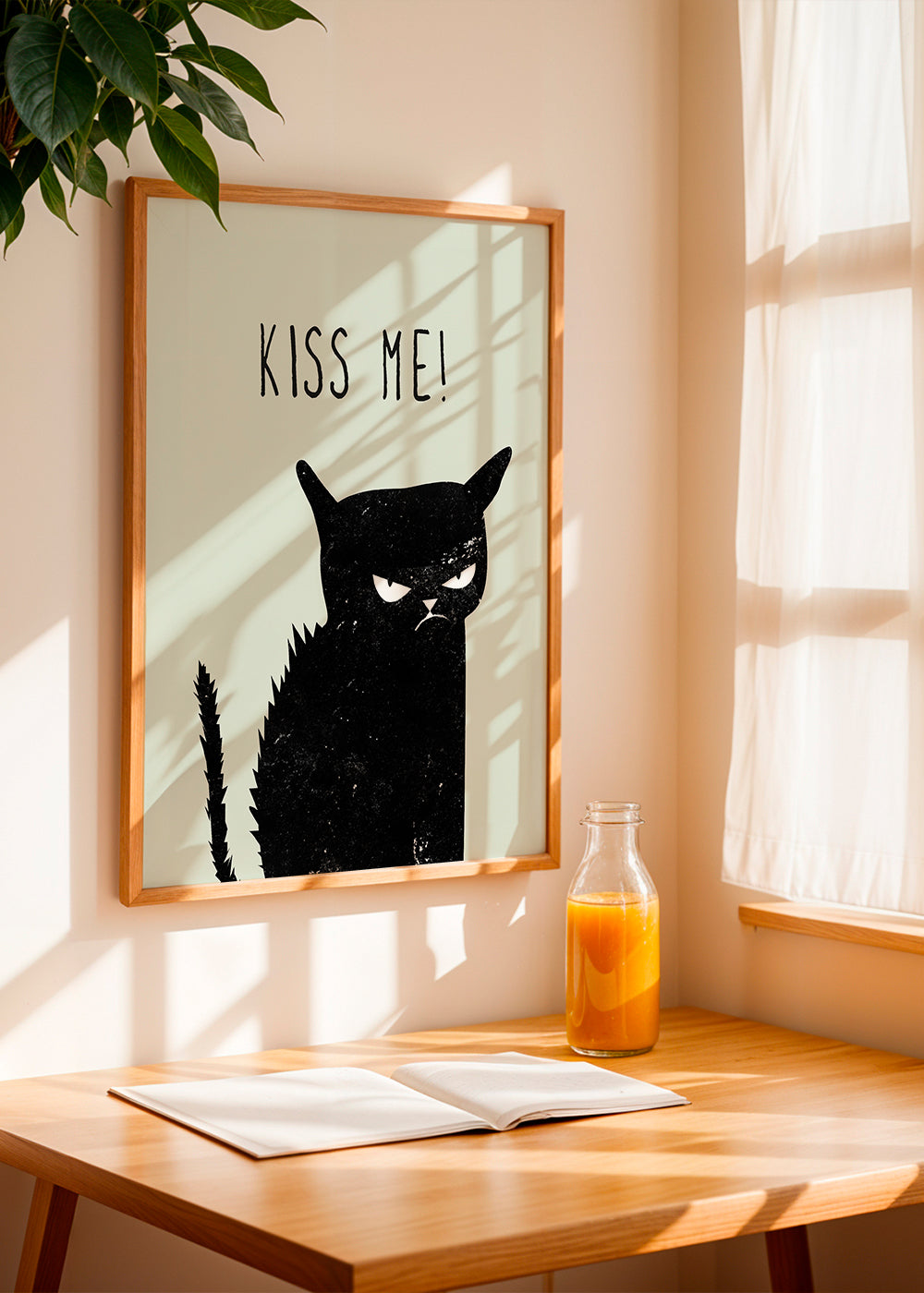 Ilustrace kočky s nápisem 'Kiss Me'
