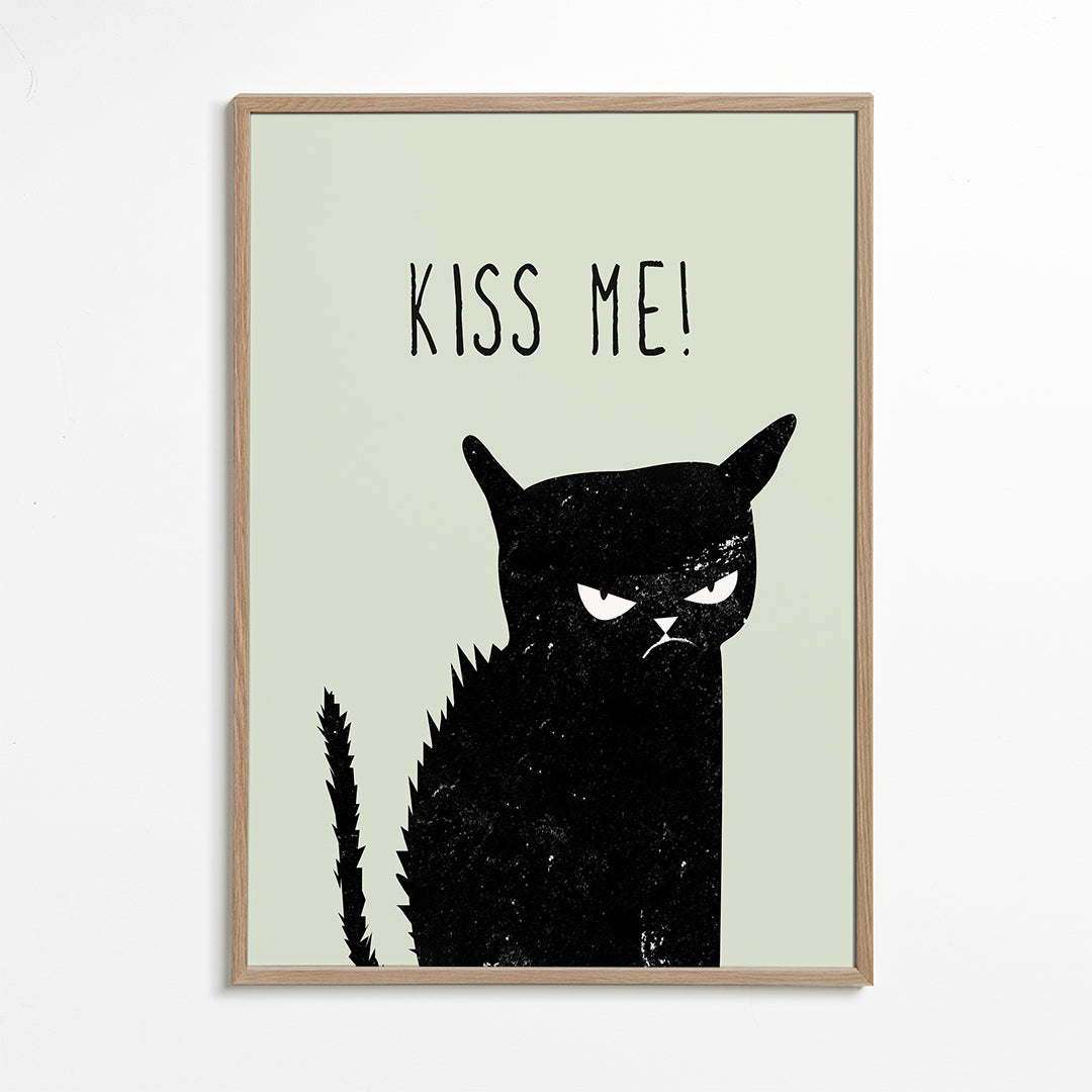 Ilustrace kočky s nápisem 'Kiss Me'