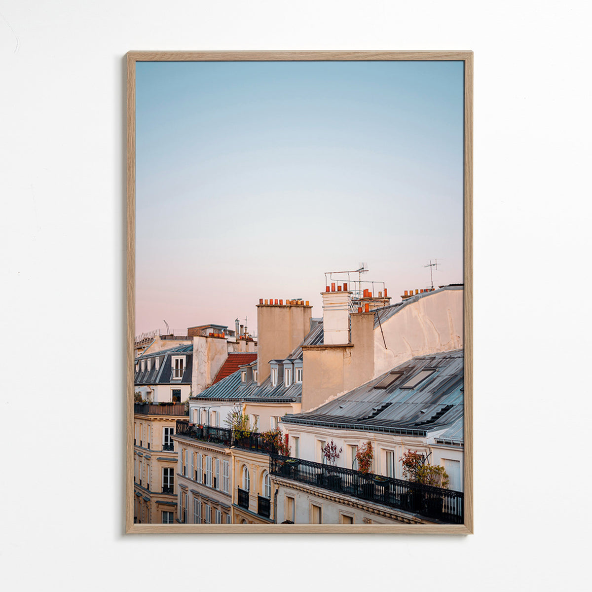 Obraz města se střechami za úsvitu – Oak Frame