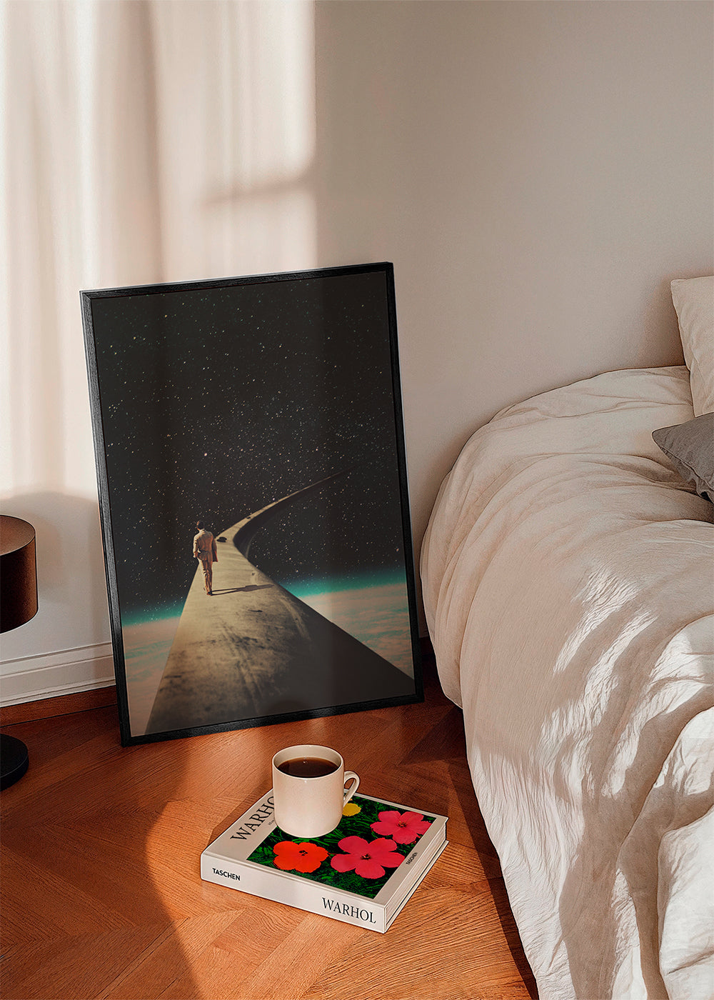 Surrealistická fotografie cestovatele na křídle