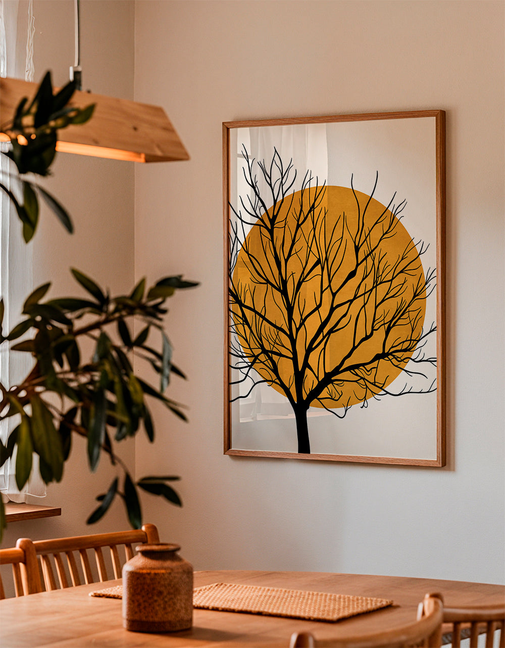 Botanický plakát: silueta stromu s oranžovým sluncem