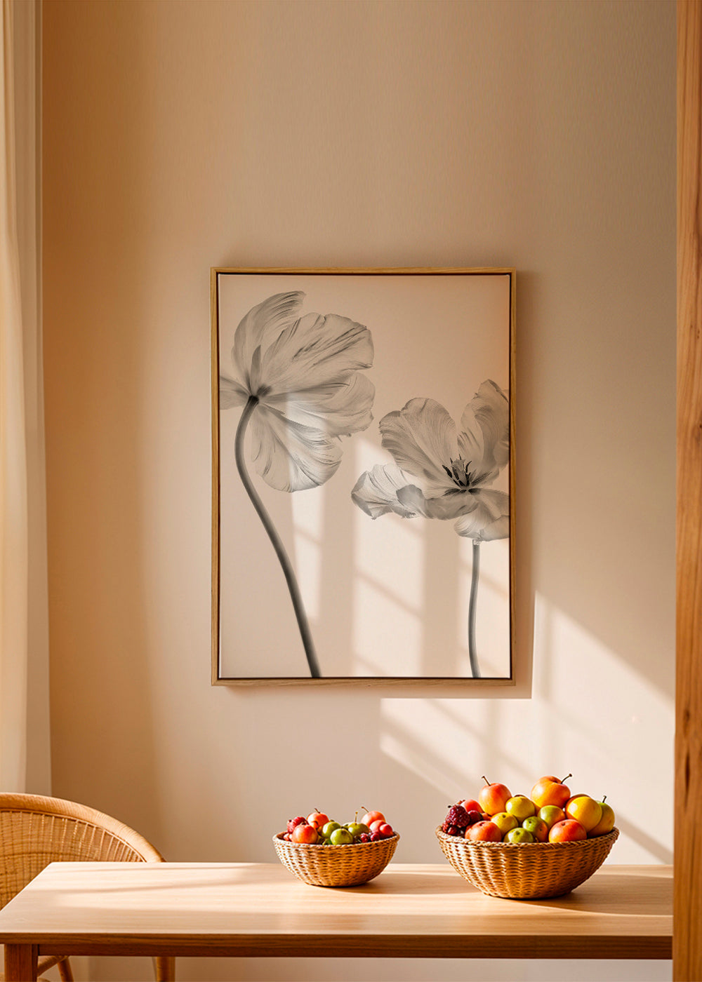 Botanický plakát: tulipány černobíle
