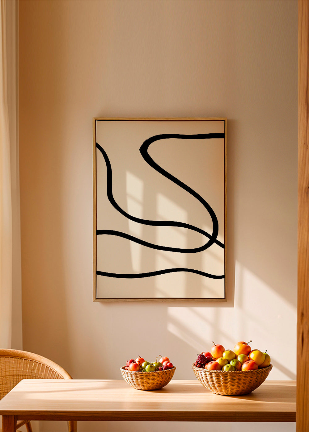 Minimalistický obraz s černými liniemi na béžovém pozadí