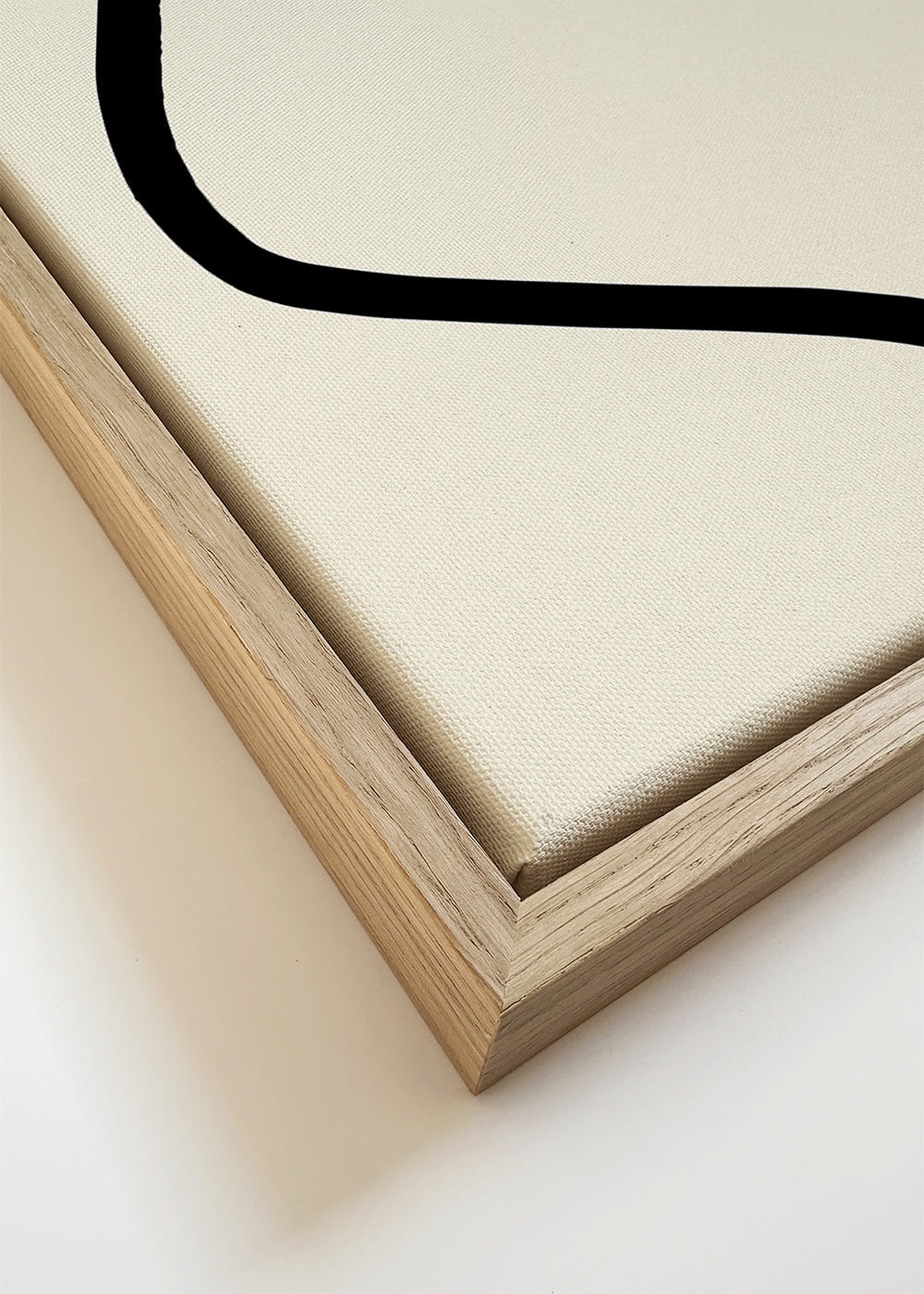 Minimalistický obraz s černými organickými liniemi